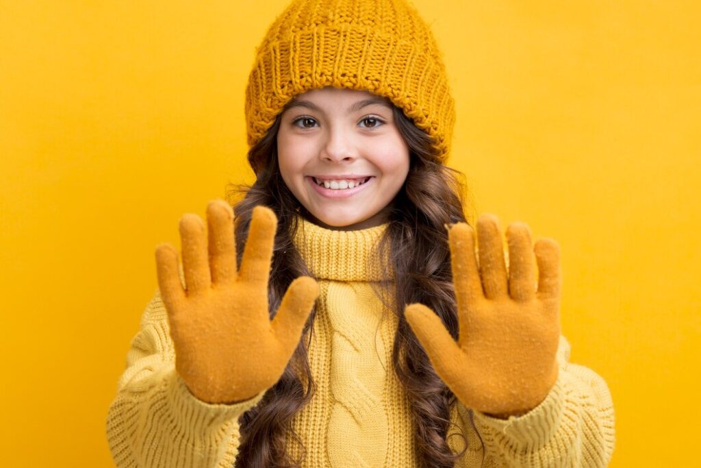 smiley-little-girl-wearing-winter-clothing_23-2148333054