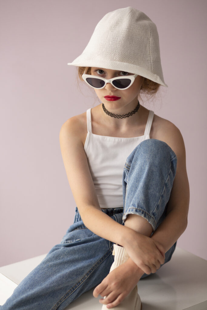 medium-shot-trendy-girl-posing